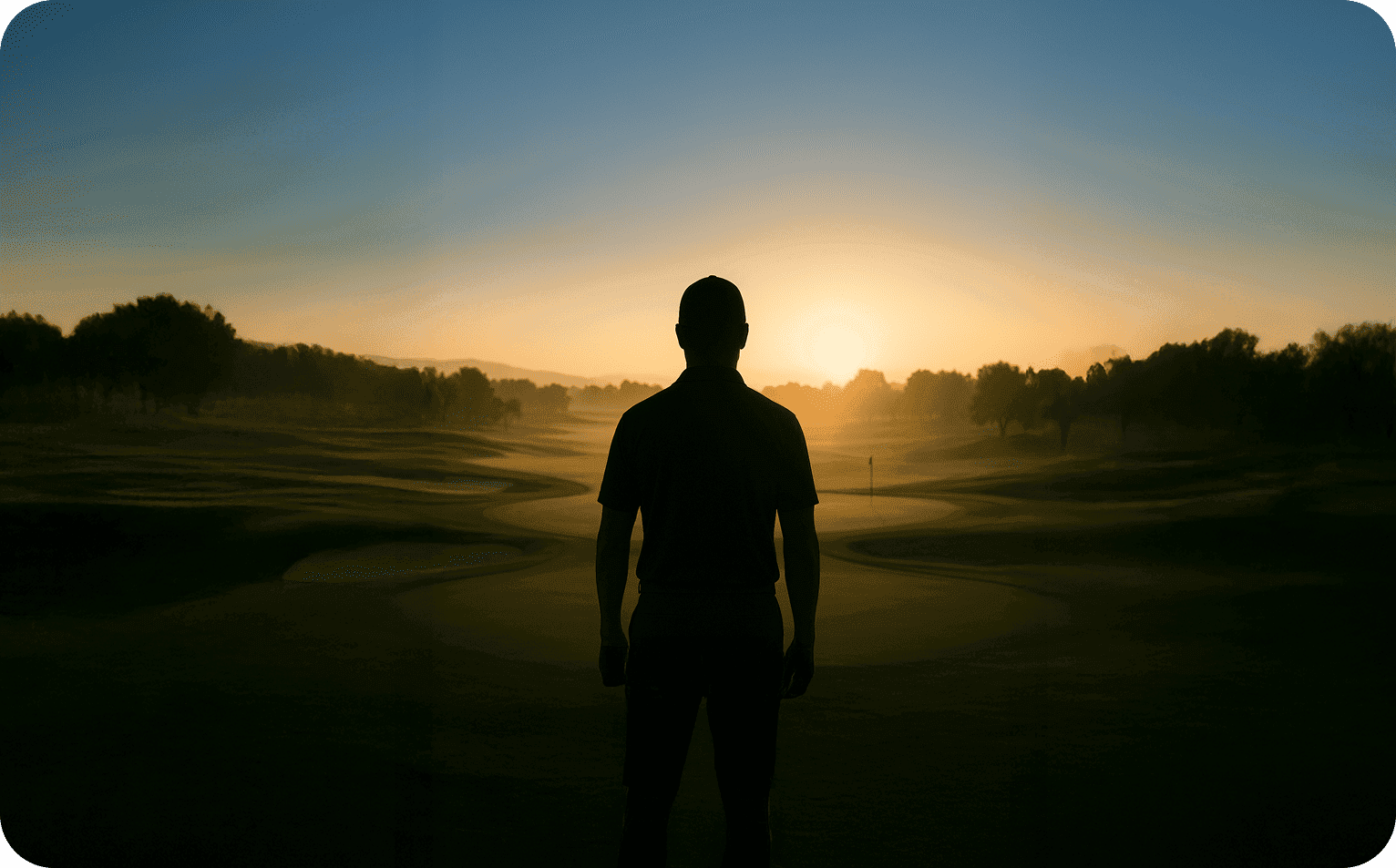 Terrain de golf au lever du soleil